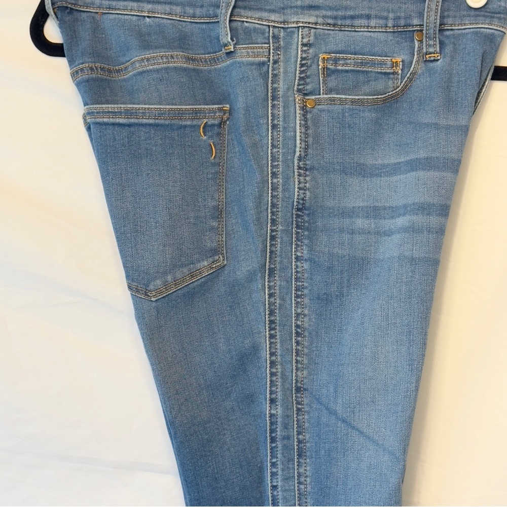Crescent Drive Skinny Jeans. Like New, Womens 30 Waist (Size 10 - 12)